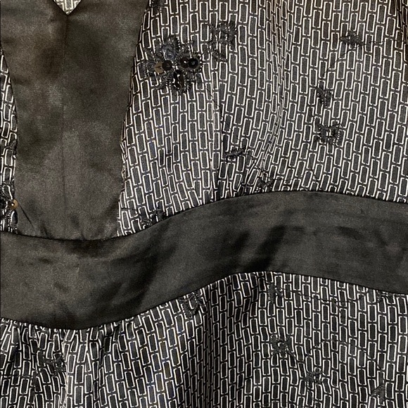 🌺 4 for $25 Suzy Shier Satin Top with Embroidery - Picture 4 of 5